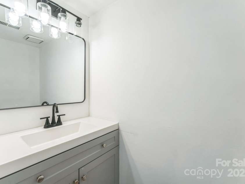 5226 Fair Wind Lane, Charlotte, NC 28212.  MLS# CAR4271058, YatesRealty ID 27547. 