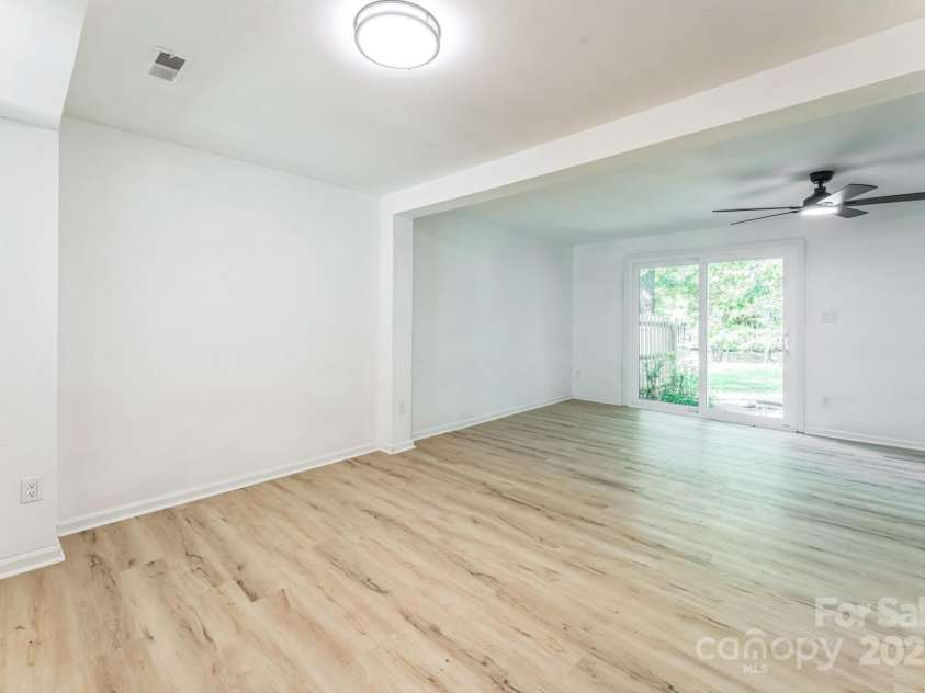 5226 Fair Wind Lane, Charlotte, NC 28212.  MLS# CAR4271058, YatesRealty ID 27547. 