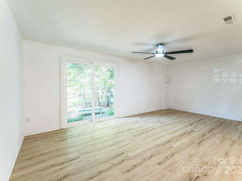 5226 Fair Wind Lane, Charlotte, NC 28212.  MLS# CAR4271058, YatesRealty ID 27547. 