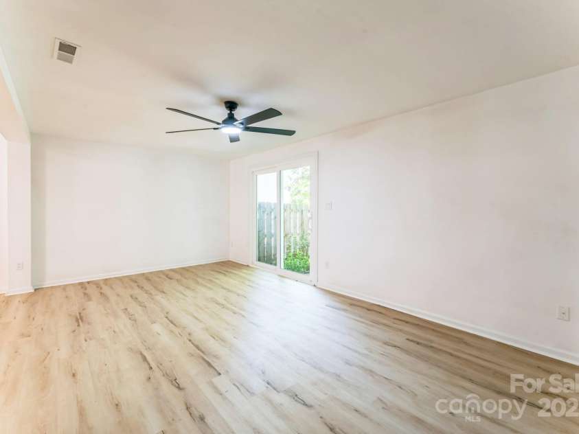 5226 Fair Wind Lane, Charlotte, NC 28212.  MLS# CAR4271058, YatesRealty ID 27547. 
