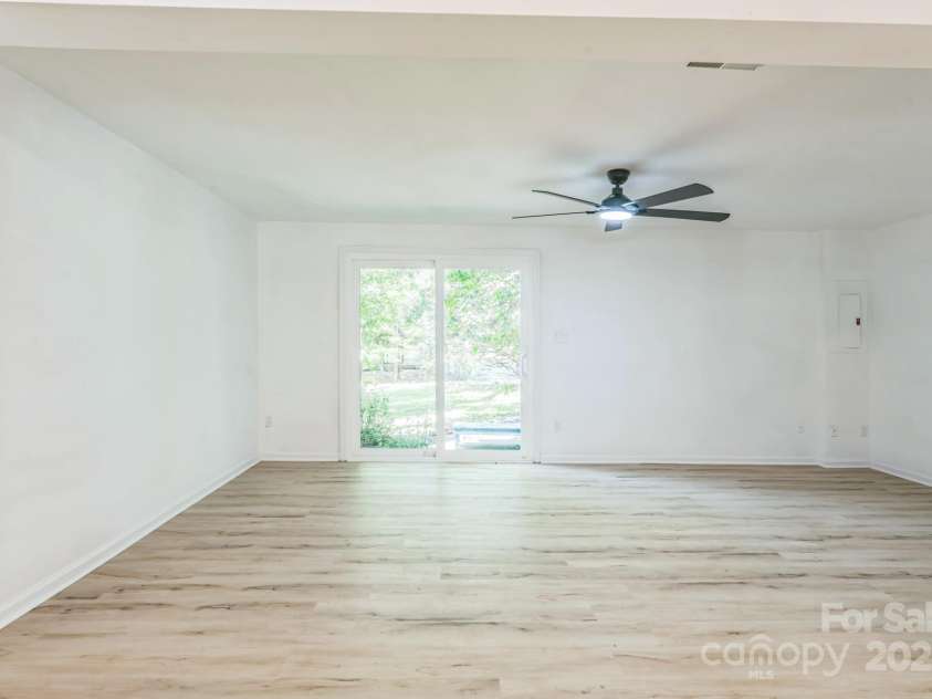 5226 Fair Wind Lane, Charlotte, NC 28212.  MLS# CAR4271058, YatesRealty ID 27547. 