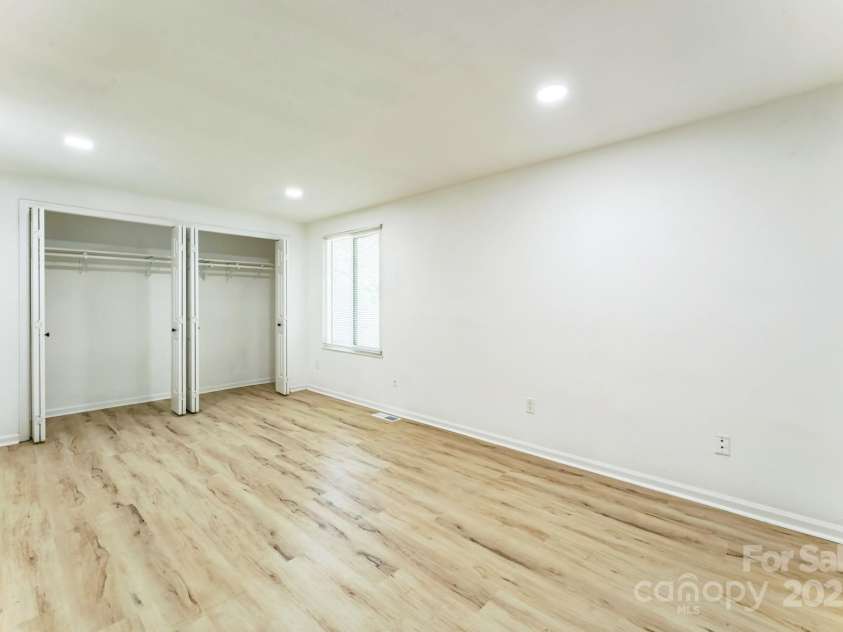 5226 Fair Wind Lane, Charlotte, NC 28212.  MLS# CAR4271058, YatesRealty ID 27547. 