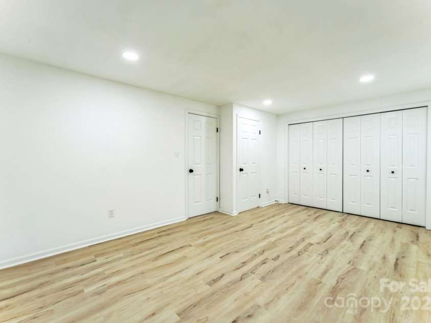 5226 Fair Wind Lane, Charlotte, NC 28212.  MLS# CAR4271058, YatesRealty ID 27547. 
