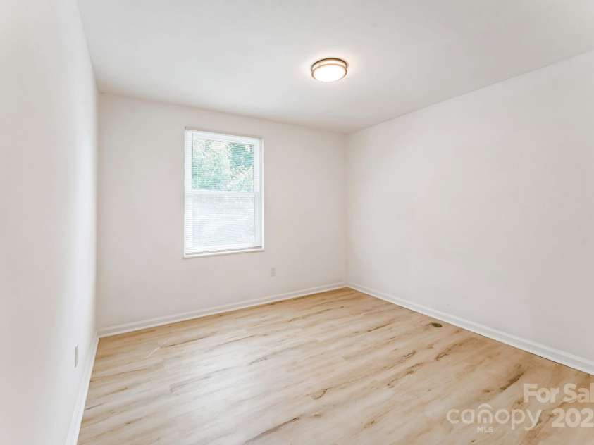 5226 Fair Wind Lane, Charlotte, NC 28212.  MLS# CAR4271058, YatesRealty ID 27547. 