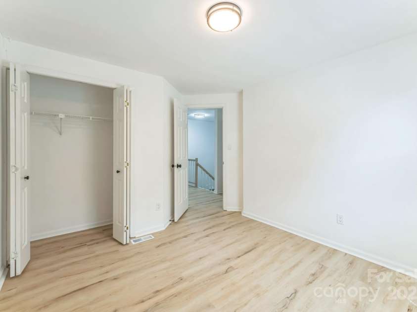 5226 Fair Wind Lane, Charlotte, NC 28212.  MLS# CAR4271058, YatesRealty ID 27547. 