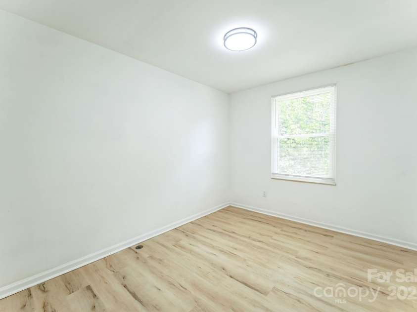 5226 Fair Wind Lane, Charlotte, NC 28212.  MLS# CAR4271058, YatesRealty ID 27547. 