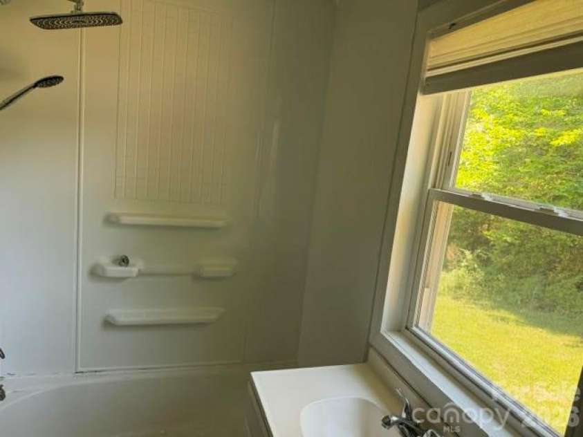 909 Cub Street, Kannapolis, NC 28081.  MLS# CAR4374940, YatesRealty ID 27547. Bathroom
