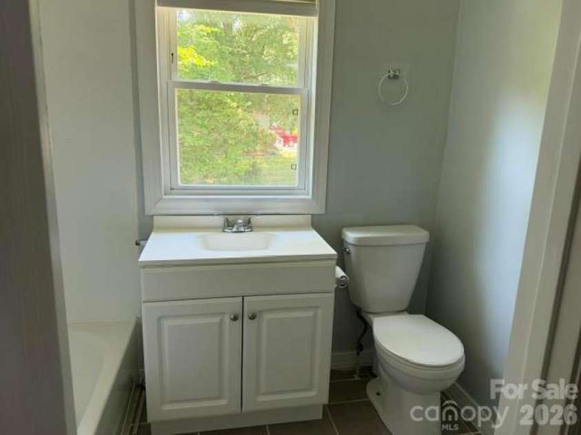 909 Cub Street, Kannapolis, NC 28081.  MLS# CAR4374940, YatesRealty ID 27547. Bathroom