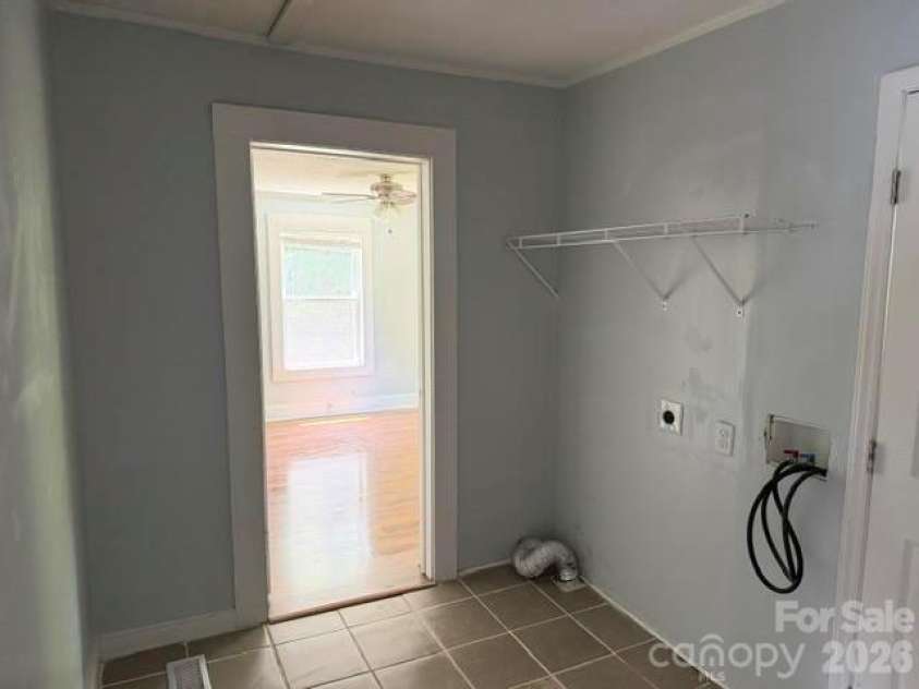 909 Cub Street, Kannapolis, NC 28081.  MLS# CAR4374940, YatesRealty ID 27547. Laundry room