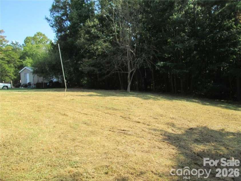 909 Cub Street, Kannapolis, NC 28081.  MLS# CAR4374940, YatesRealty ID 27547. Yard