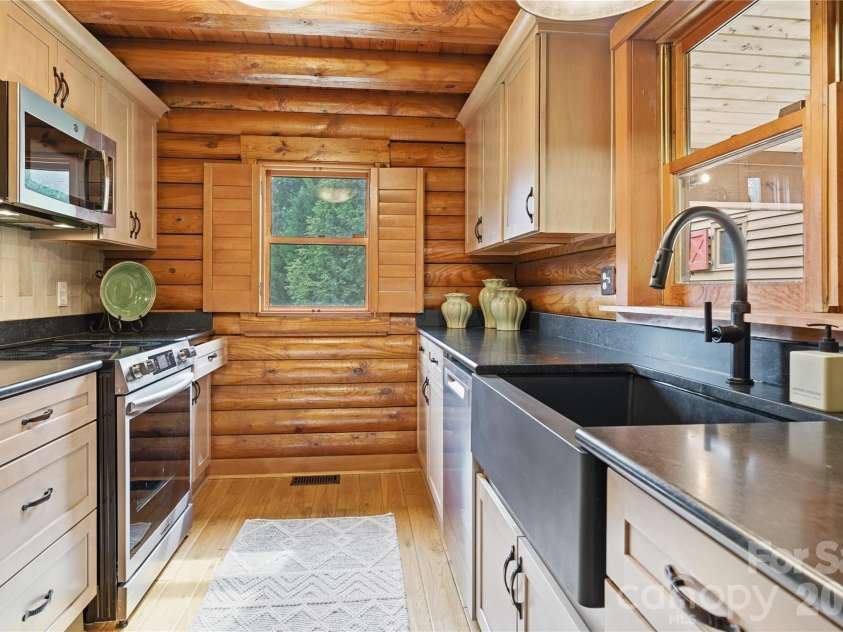 15425 Rocky River Road, Davidson, NC 28036.  MLS# CAR4382327, YatesRealty ID 27548. Brand new kitchen cabs, backsplash, countertops & appl
