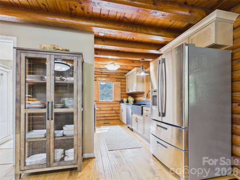 15425 Rocky River Road, Davidson, NC 28036.  MLS# CAR4382327, YatesRealty ID 27548. Entry to kitchen