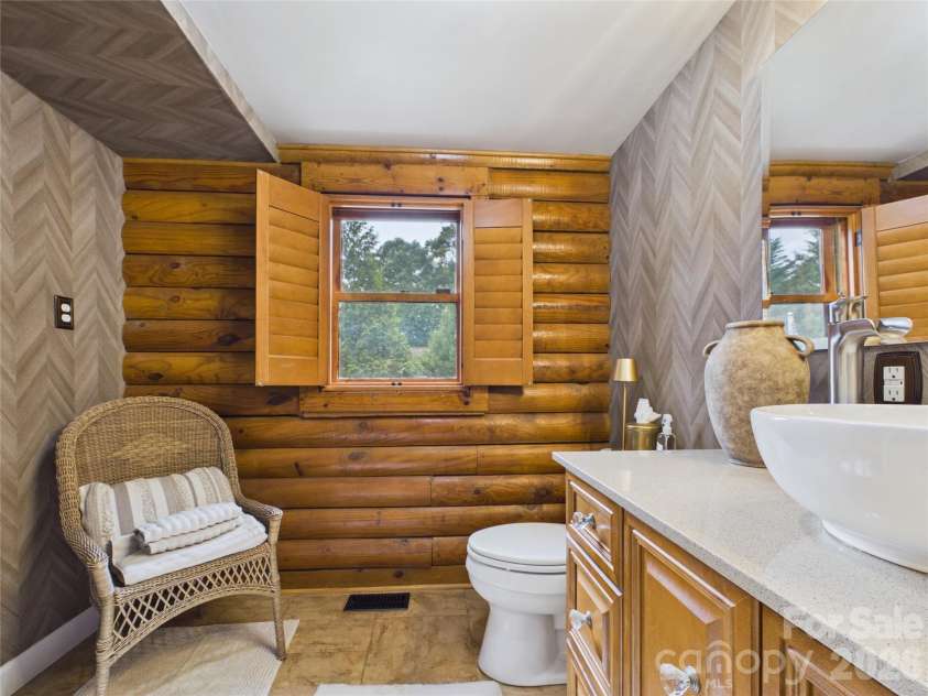 15425 Rocky River Road, Davidson, NC 28036.  MLS# CAR4382327, YatesRealty ID 27548. Main level full bath w/ new wall paper 2026
