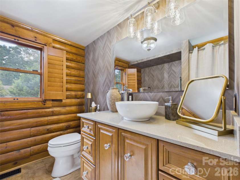 15425 Rocky River Road, Davidson, NC 28036.  MLS# CAR4382327, YatesRealty ID 27548. Main level full bath was remodeled in 2015.