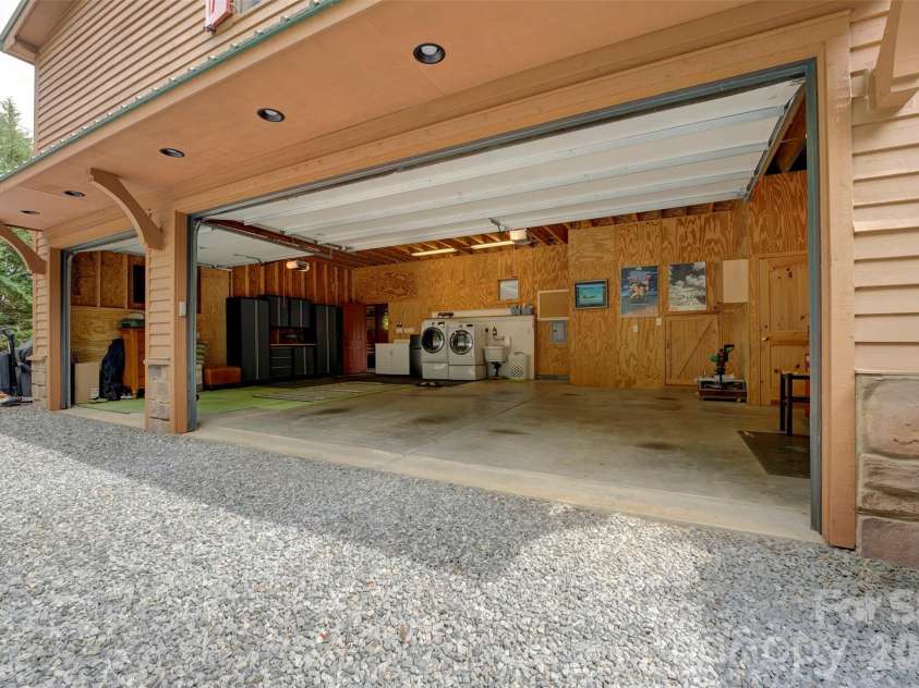 15425 Rocky River Road, Davidson, NC 28036.  MLS# CAR4382327, YatesRealty ID 27548. Massive 3-car/2-story garage built in 2012