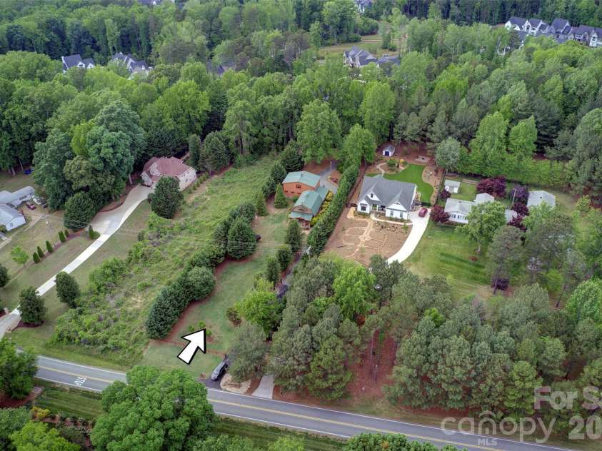 15425 Rocky River Road, Davidson, NC 28036.  MLS# CAR4382327, YatesRealty ID 27548. Nestled between an empty lot and newer home