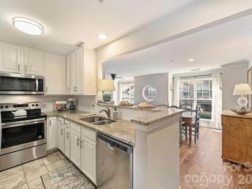 1144 1st Street, Charlotte, NC 28202.  MLS# CAR4336221, YatesRealty ID 2755. Kitchen: granite c'tops, stainless steel, white cabinets, tile flooring