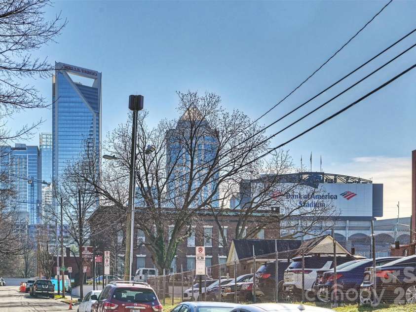 1144 1st Street, Charlotte, NC 28202.  MLS# CAR4336221, YatesRealty ID 2755. Walk to the END OF THE BLOCK for Panther's Games!