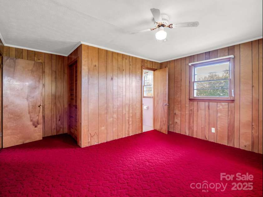 40 Country View Lane, Hendersonville, NC 28792.  MLS# CAR4283391, YatesRealty ID 2755. 