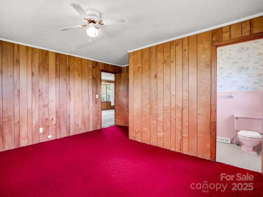 40 Country View Lane, Hendersonville, NC 28792.  MLS# CAR4283391, YatesRealty ID 2755. 