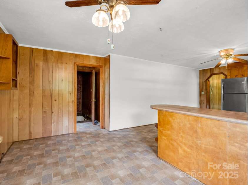 40 Country View Lane, Hendersonville, NC 28792.  MLS# CAR4283391, YatesRealty ID 2755. 