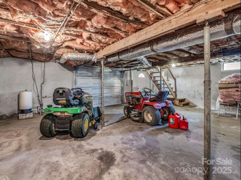 40 Country View Lane, Hendersonville, NC 28792.  MLS# CAR4283391, YatesRealty ID 2755. Basement