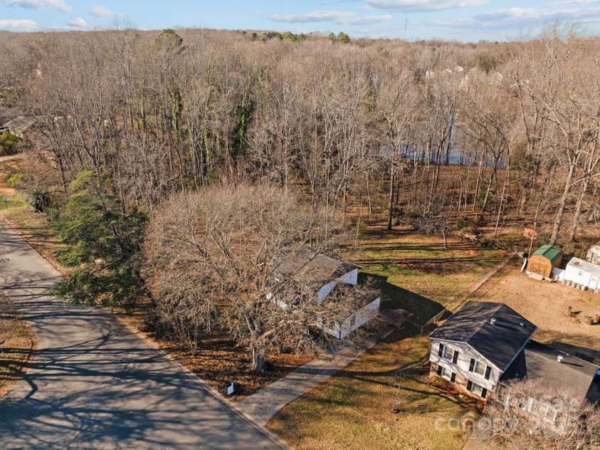 5400 Larewood Drive, Charlotte, NC 28215.  MLS# CAR4210135, YatesRealty ID 2755. 