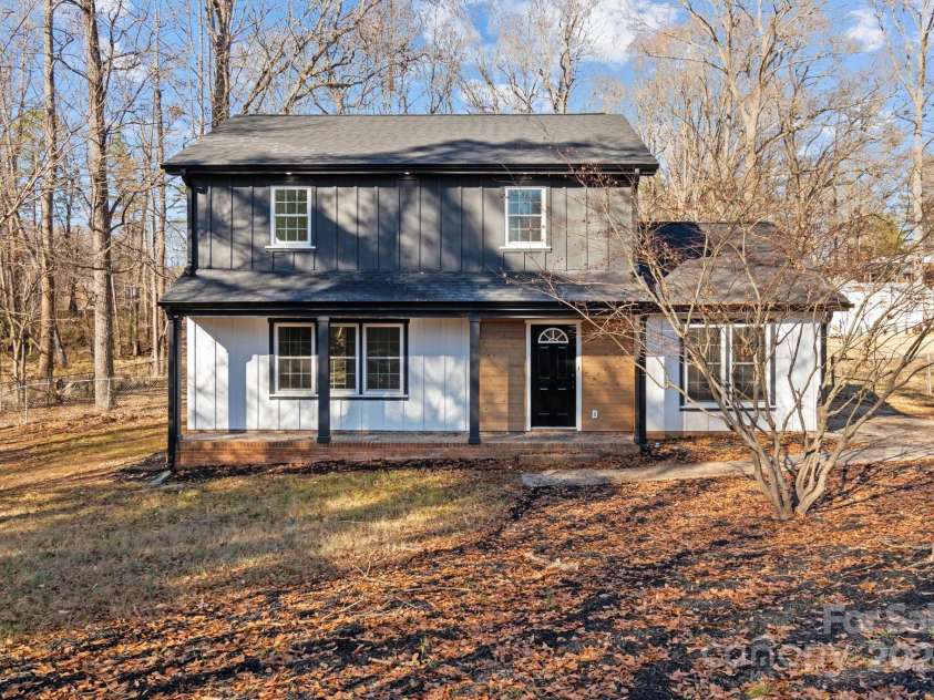 5400 Larewood Drive, Charlotte, NC 28215.  MLS# CAR4210135, YatesRealty ID 2755. 