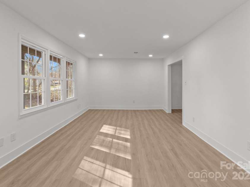 5400 Larewood Drive, Charlotte, NC 28215.  MLS# CAR4210135, YatesRealty ID 2755. 