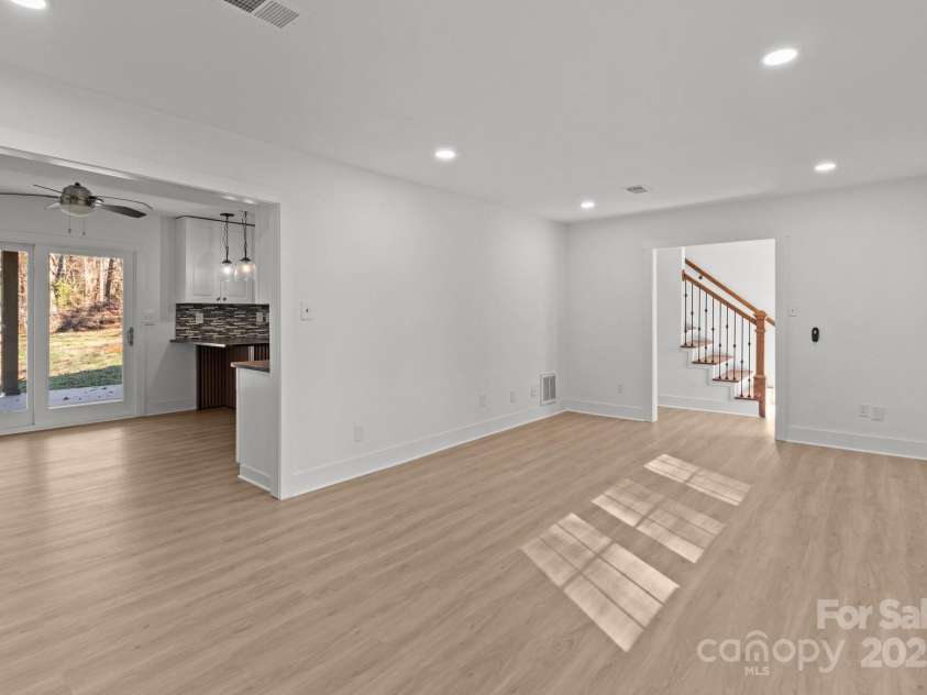 5400 Larewood Drive, Charlotte, NC 28215.  MLS# CAR4210135, YatesRealty ID 2755. 