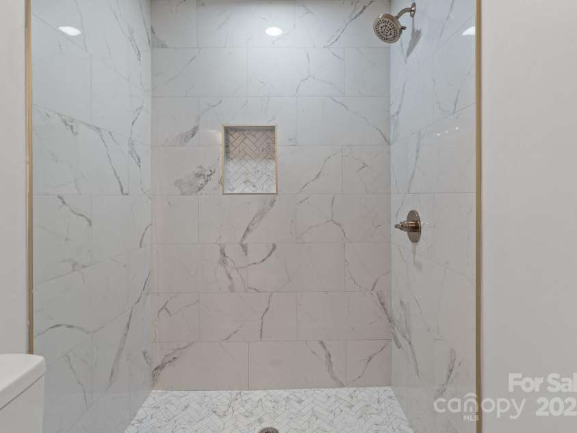 5400 Larewood Drive, Charlotte, NC 28215.  MLS# CAR4210135, YatesRealty ID 2755. 