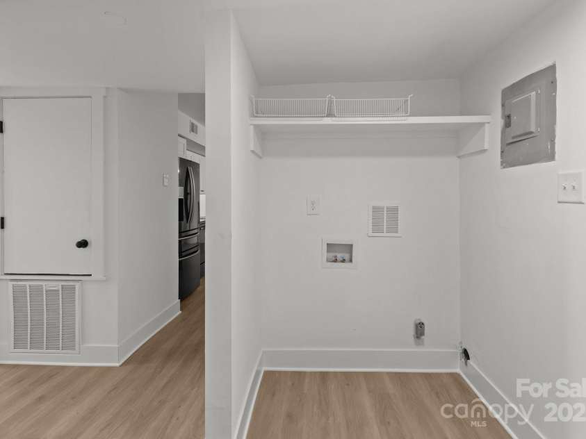 5400 Larewood Drive, Charlotte, NC 28215.  MLS# CAR4210135, YatesRealty ID 2755. 