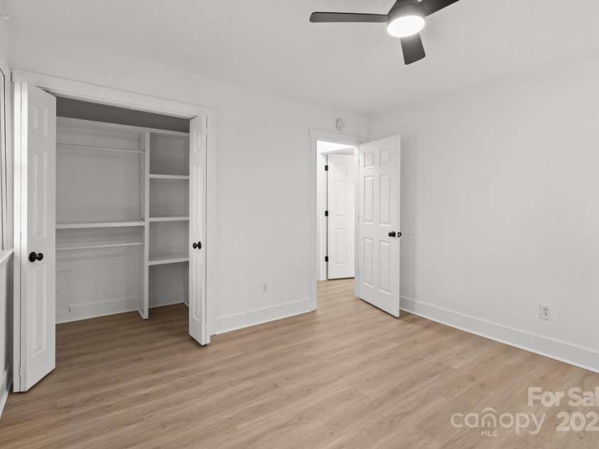 5400 Larewood Drive, Charlotte, NC 28215.  MLS# CAR4210135, YatesRealty ID 2755. 