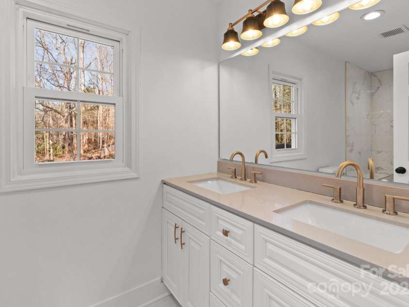 5400 Larewood Drive, Charlotte, NC 28215.  MLS# CAR4210135, YatesRealty ID 2755. 