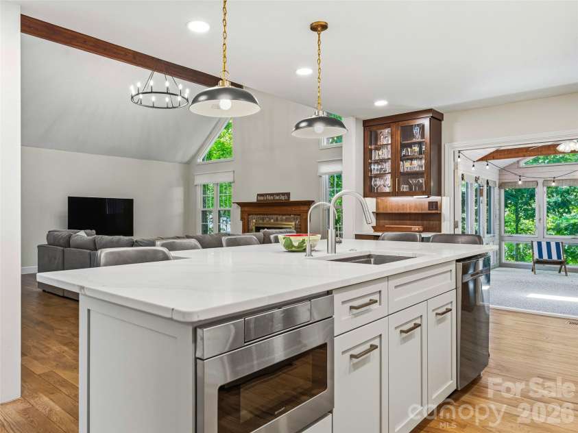 18 High Bluff Drive, Weaverville, NC 28787.  MLS# CAR4384684, YatesRealty ID 27552. 