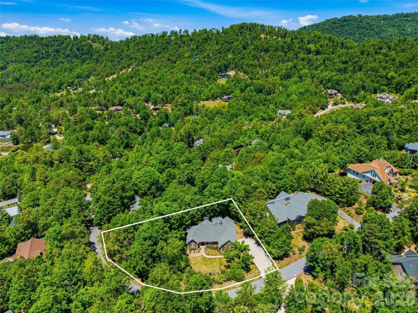18 High Bluff Drive, Weaverville, NC 28787.  MLS# CAR4384684, YatesRealty ID 27552. 