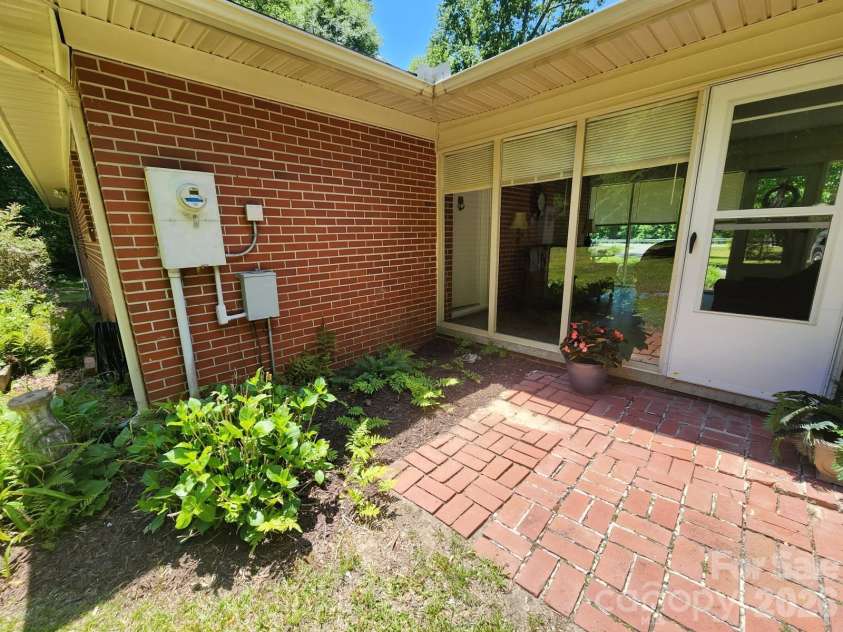 2333 Lynwood Drive, Lancaster, SC 29720.  MLS# CAR4383671, YatesRealty ID 27553. 