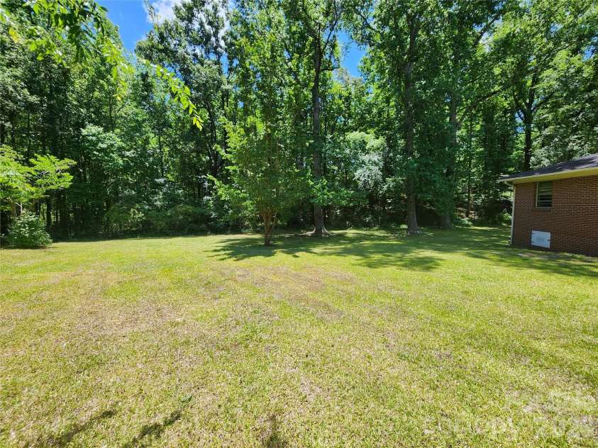 2333 Lynwood Drive, Lancaster, SC 29720.  MLS# CAR4383671, YatesRealty ID 27553. 