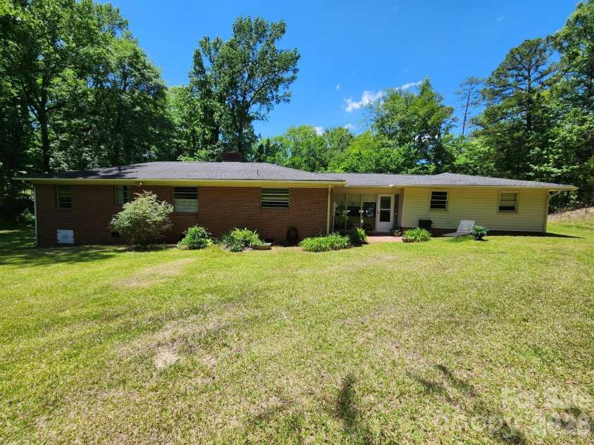 2333 Lynwood Drive, Lancaster, SC 29720.  MLS# CAR4383671, YatesRealty ID 27553. 