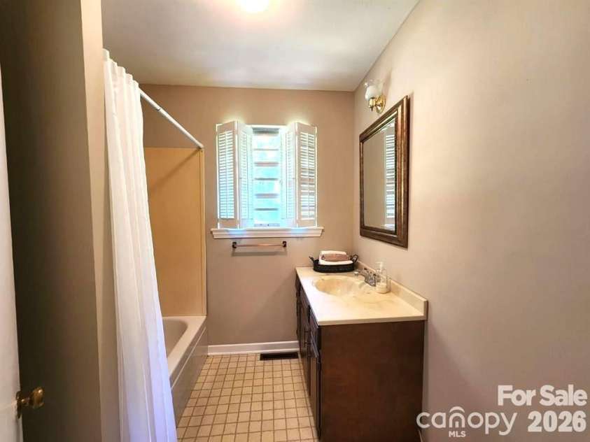 2333 Lynwood Drive, Lancaster, SC 29720.  MLS# CAR4383671, YatesRealty ID 27553. 