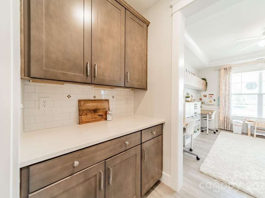 849 Yucatan Drive, Waxhaw, NC 28173.  MLS# CAR4281453, YatesRealty ID 27553. Butlers Pantry