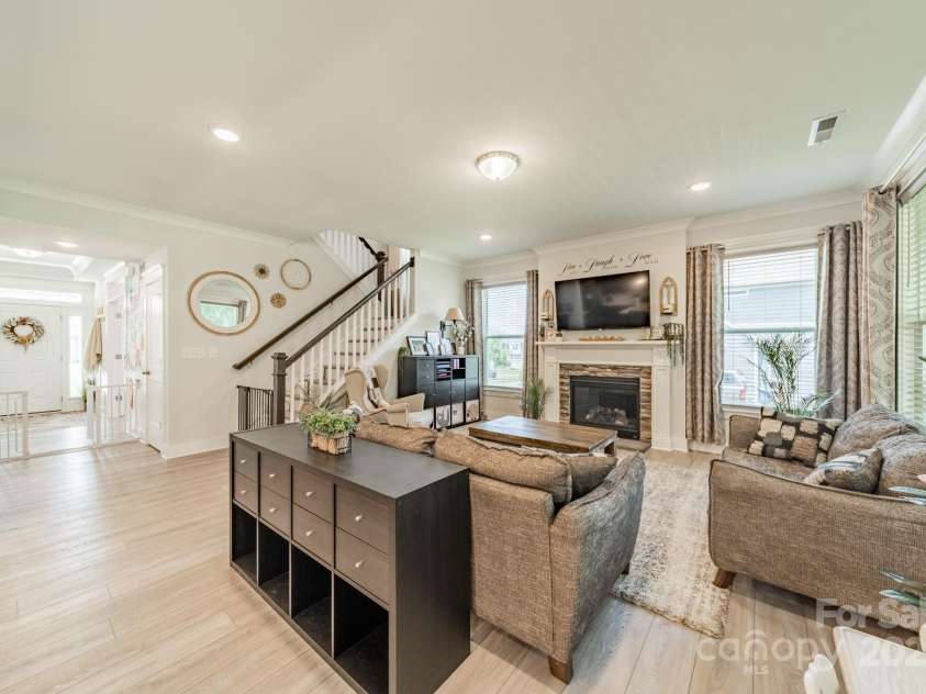 849 Yucatan Drive, Waxhaw, NC 28173.  MLS# CAR4281453, YatesRealty ID 27553. Living Room