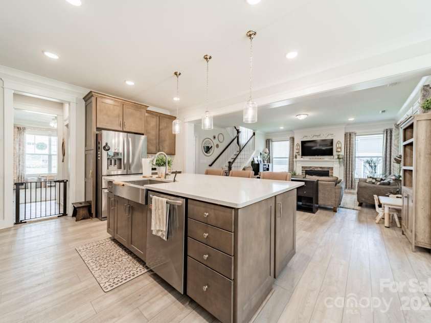 849 Yucatan Drive, Waxhaw, NC 28173.  MLS# CAR4281453, YatesRealty ID 27553. Open floor plan - Kitchen & Living Room