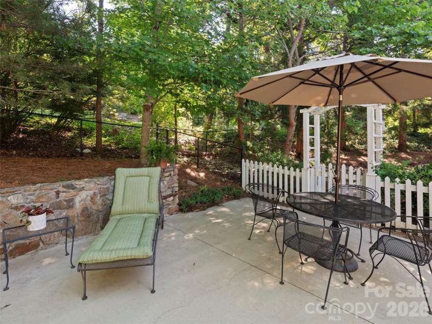 19 Blackwood Road, Asheville, NC 28804.  MLS# CAR4369700, YatesRealty ID 27554. 