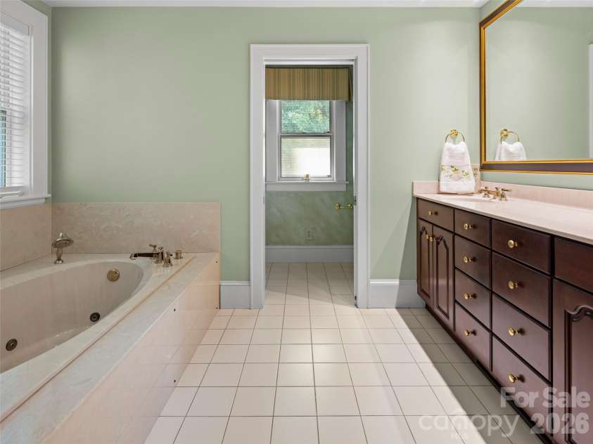 19 Blackwood Road, Asheville, NC 28804.  MLS# CAR4369700, YatesRealty ID 27554. 