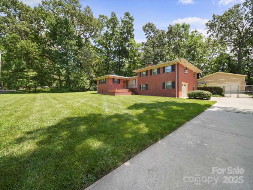 312 Garrison Drive, Albemarle, NC 28001.  MLS# CAR4278384, YatesRealty ID 27554. 