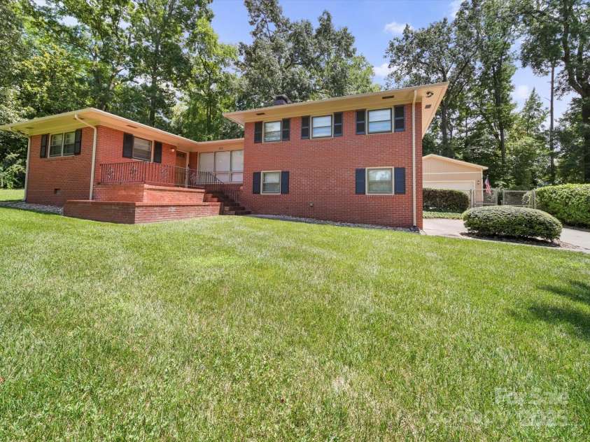 312 Garrison Drive, Albemarle, NC 28001.  MLS# CAR4278384, YatesRealty ID 27554. 