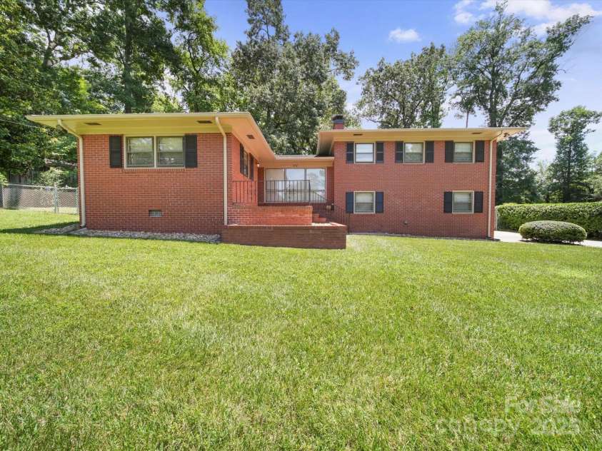 312 Garrison Drive, Albemarle, NC 28001.  MLS# CAR4278384, YatesRealty ID 27554. 