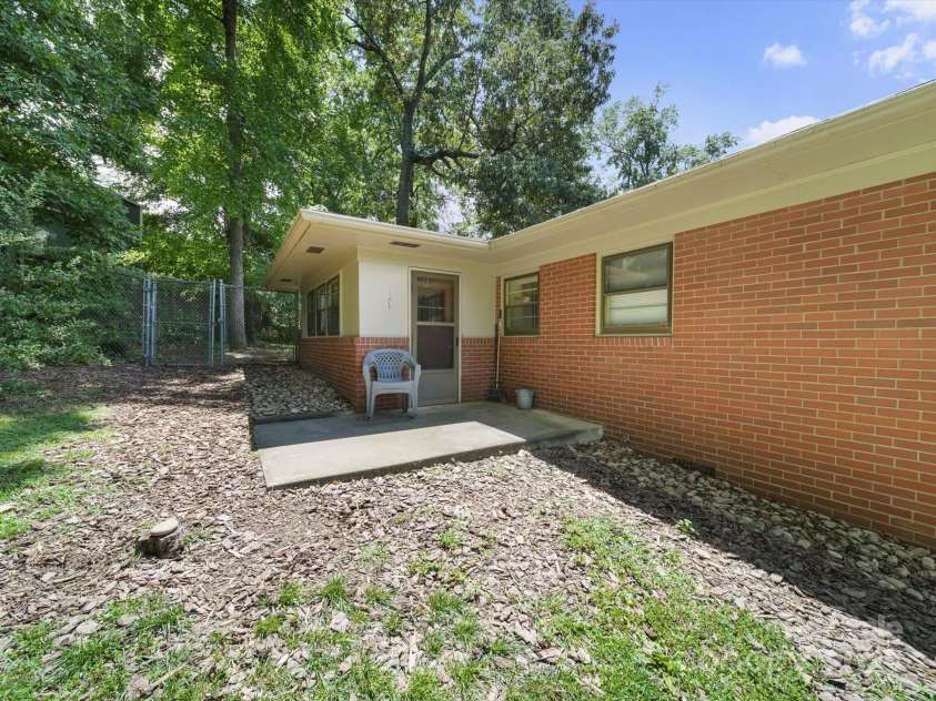 312 Garrison Drive, Albemarle, NC 28001.  MLS# CAR4278384, YatesRealty ID 27554. 