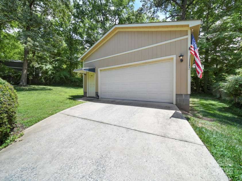 312 Garrison Drive, Albemarle, NC 28001.  MLS# CAR4278384, YatesRealty ID 27554. 